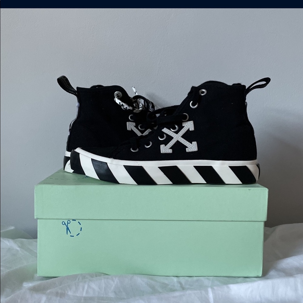 Off-White Vulc Mid Top ‘Black/White’